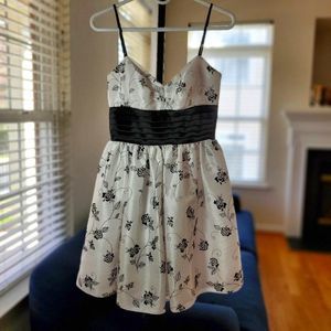 MORGAN & CO. Cute White and Black Dress